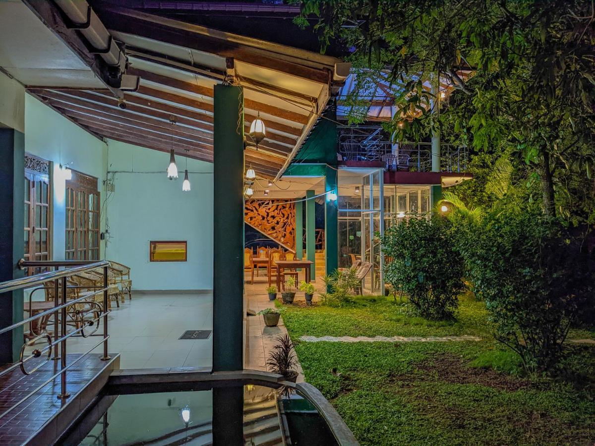 Choona Lodge 'View Of Sigiriya & Pidurangala With Sunrise' Exterior photo